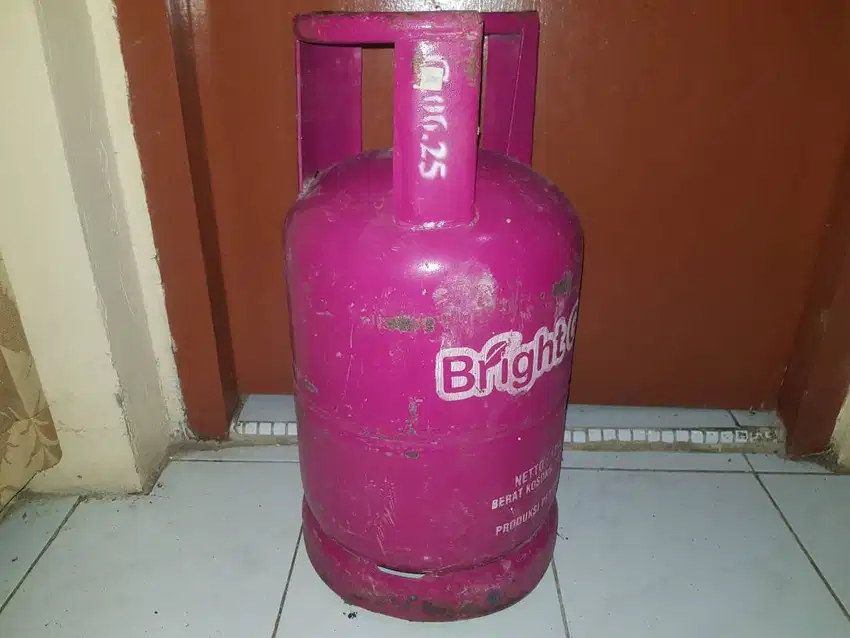 Tabung gas 12 kg.