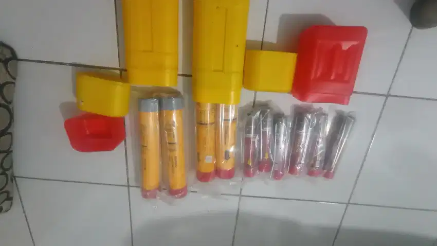 Handflare dan roket parasute flare