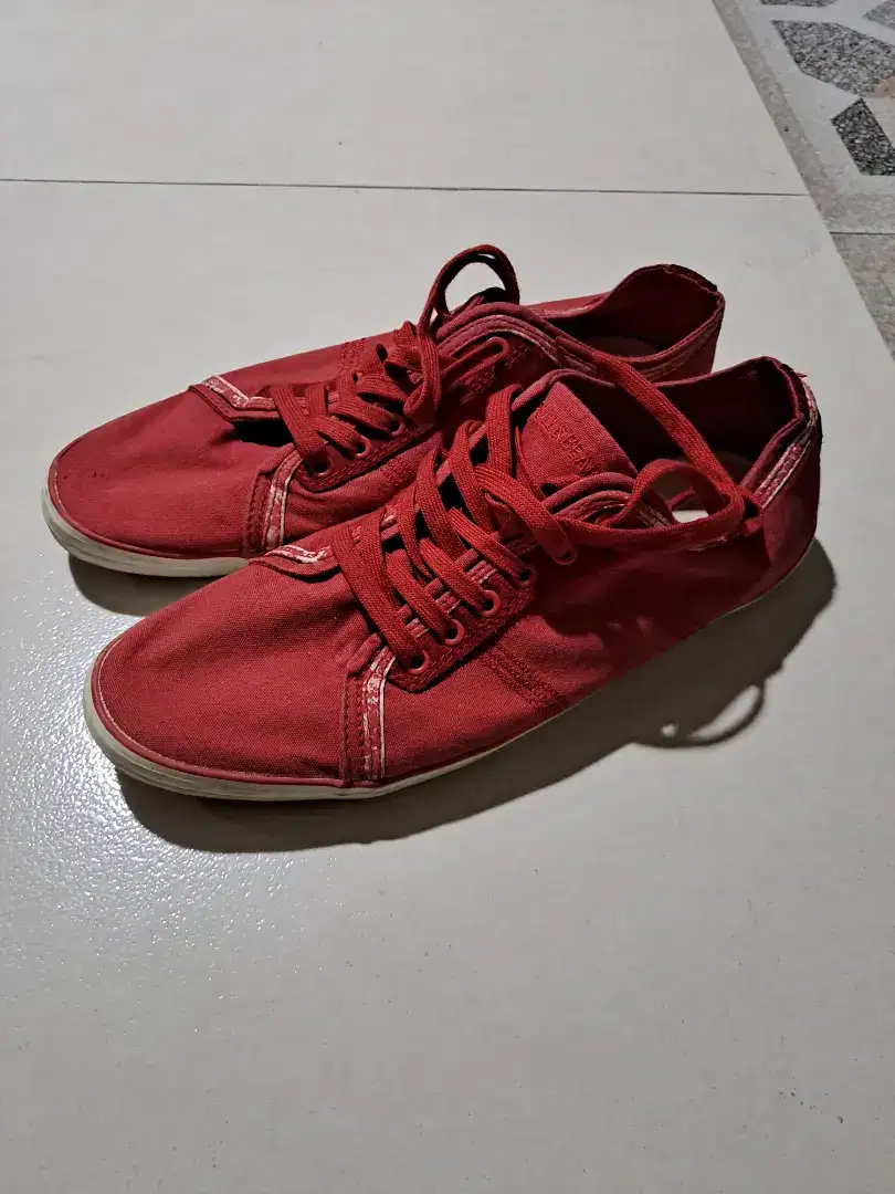 Sepatu pull and bear original size 42