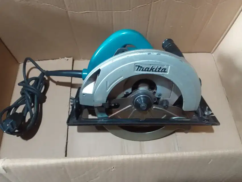 Mesin potong kayu/circular saw 9inci  MAKITA N5900B