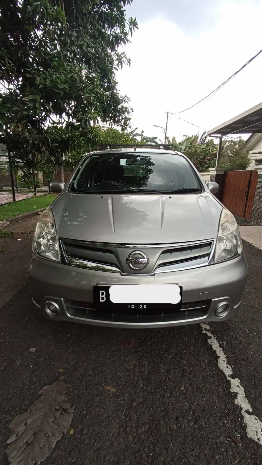 NISSAN Grand Livina 2011, Bensin, Silver, Genap