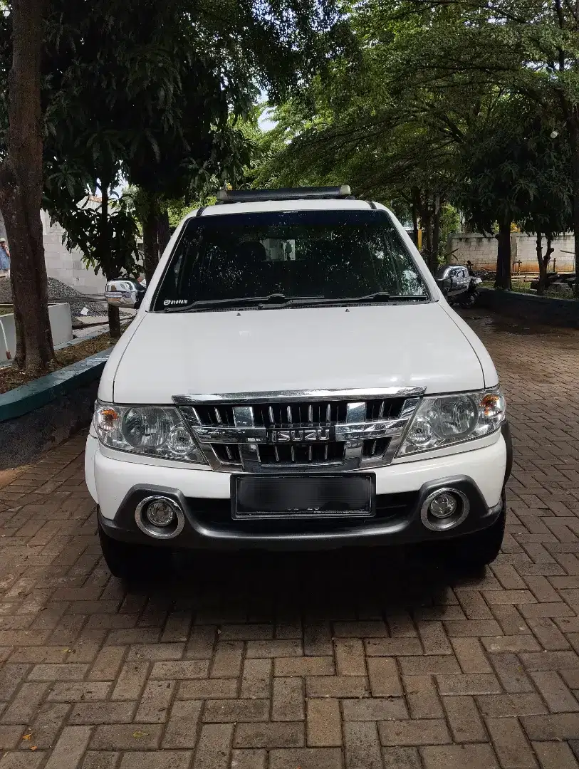 Isuzu Panther Grand Touring 2014