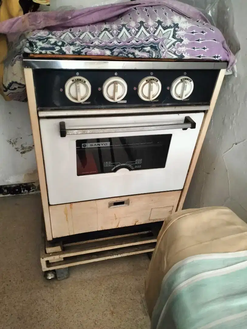 oven dan 3 tungku kompor