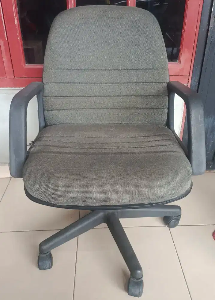 Dijual cepat kursi kantor manager, sekretaris murah