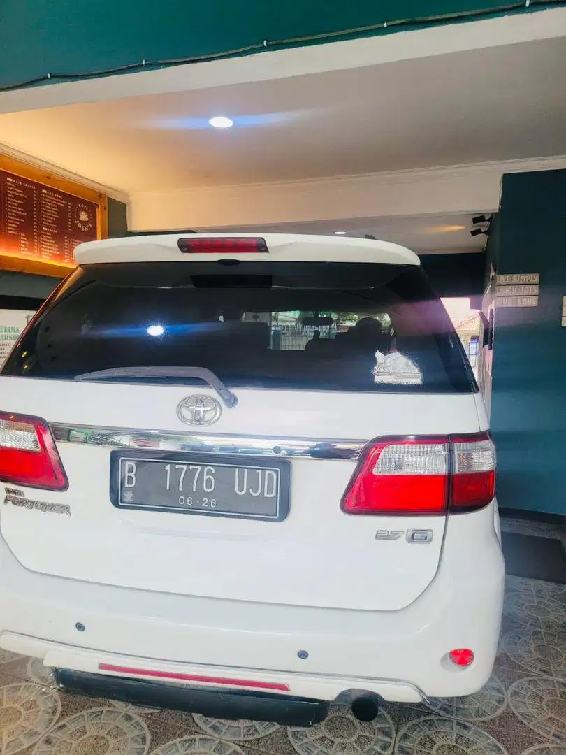 DIJUAL MOBIL FORTUNER 2011 TERAWAT TOYOTA RECORD