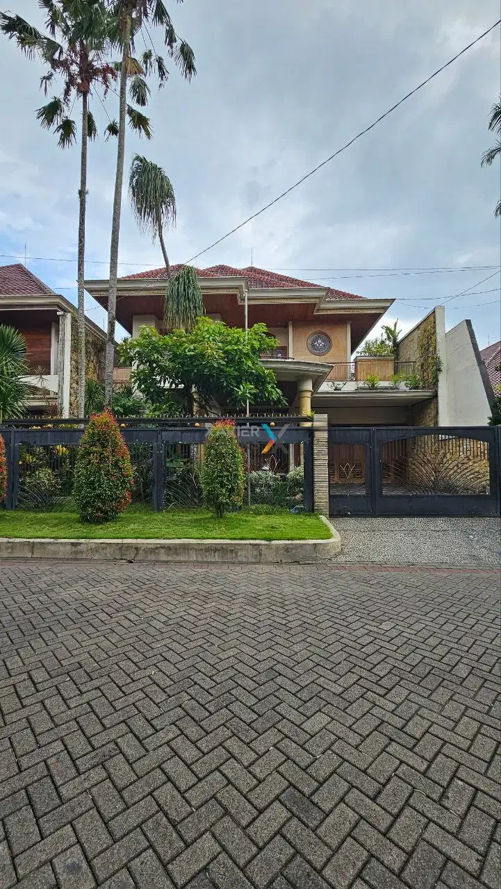 Dijual Rumah Premium di Pusat Kota Selangkah dari Ijen Boulevard