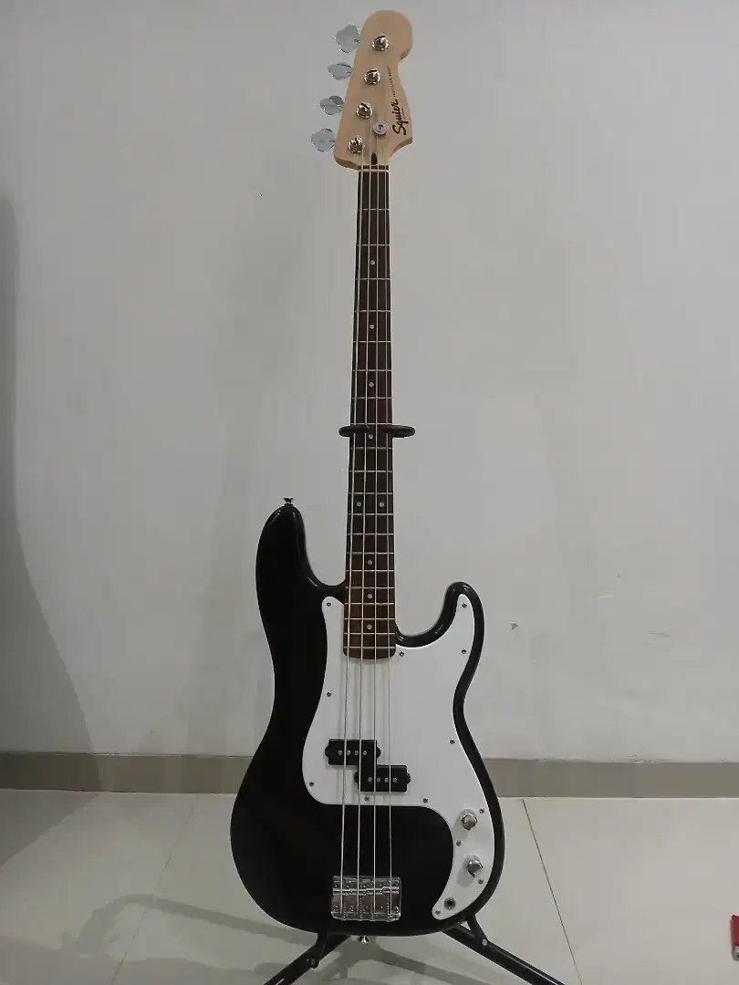 Bass squier precision