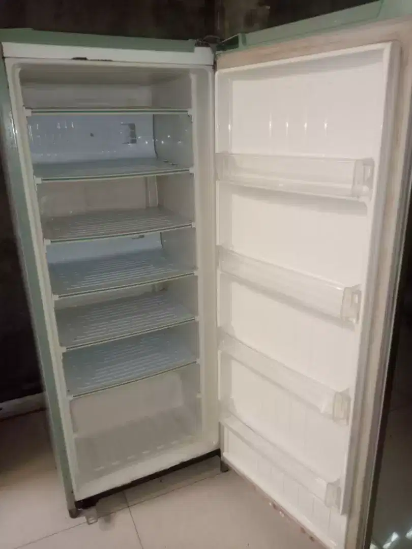 Kulkas freezer merk LG