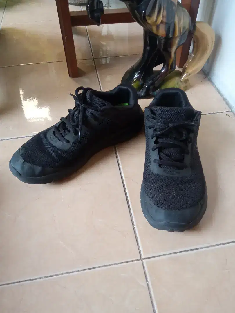 Sepatu Champion All Black size 43 Original