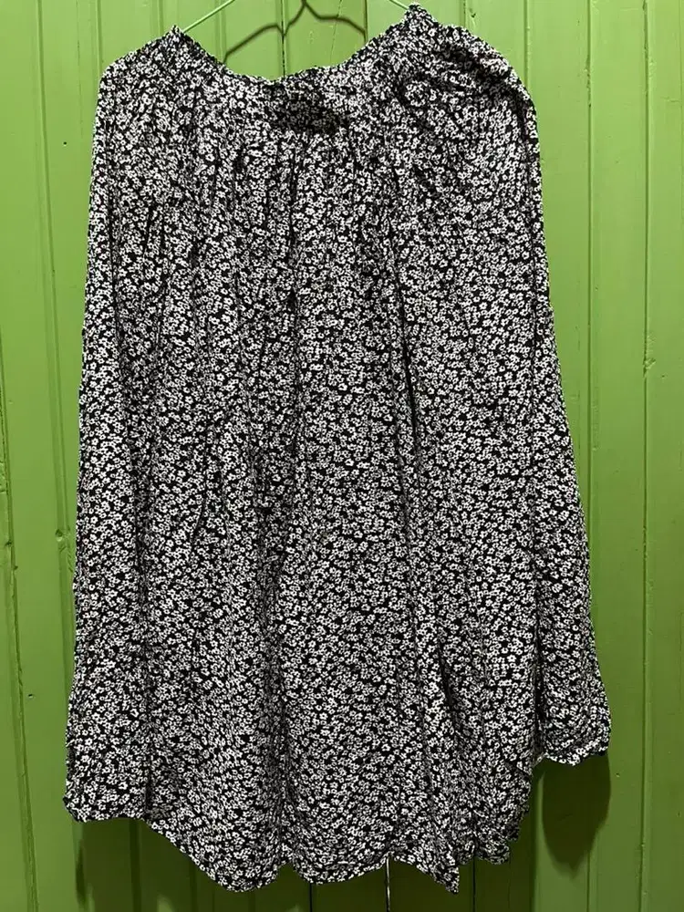 Rok floral hitam