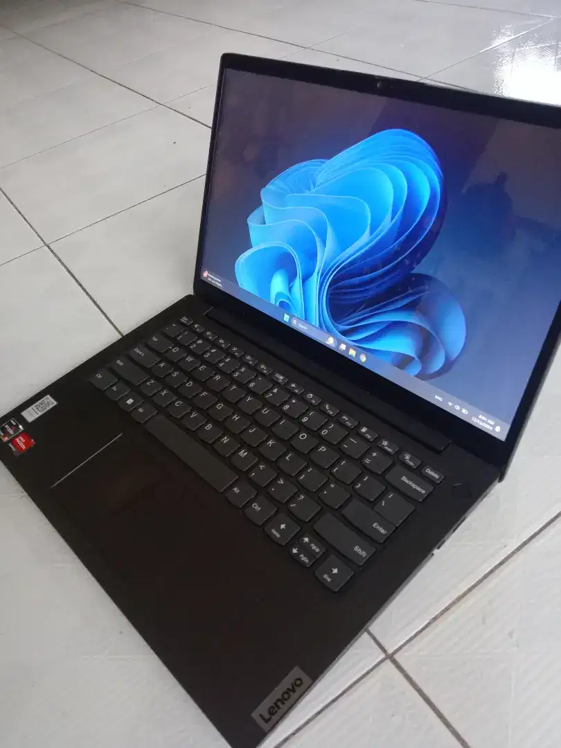 Laptop Lenovo V14-G2