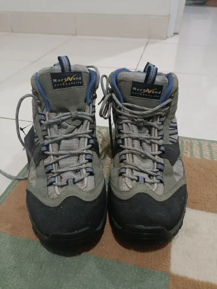 Sepatu gunung northland