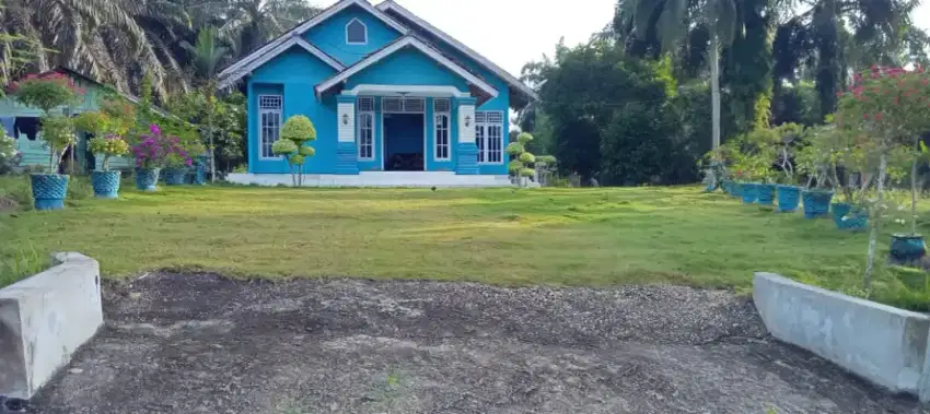 dijual rumah luas dan lebar