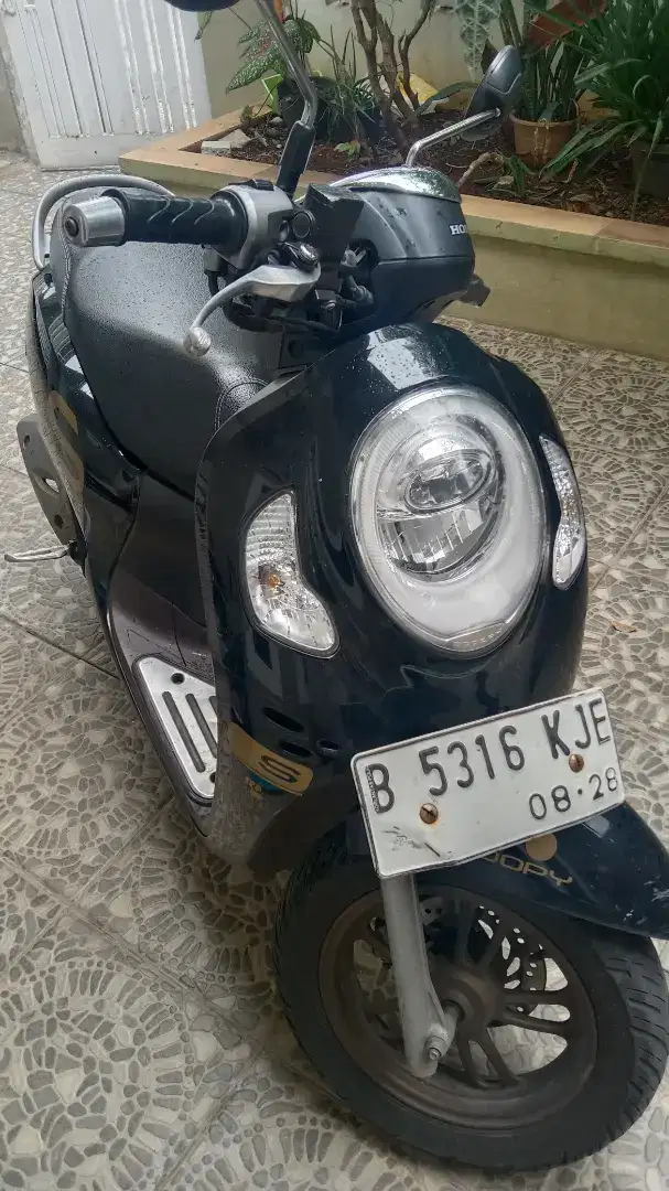 Scoopy hitam spesial edition