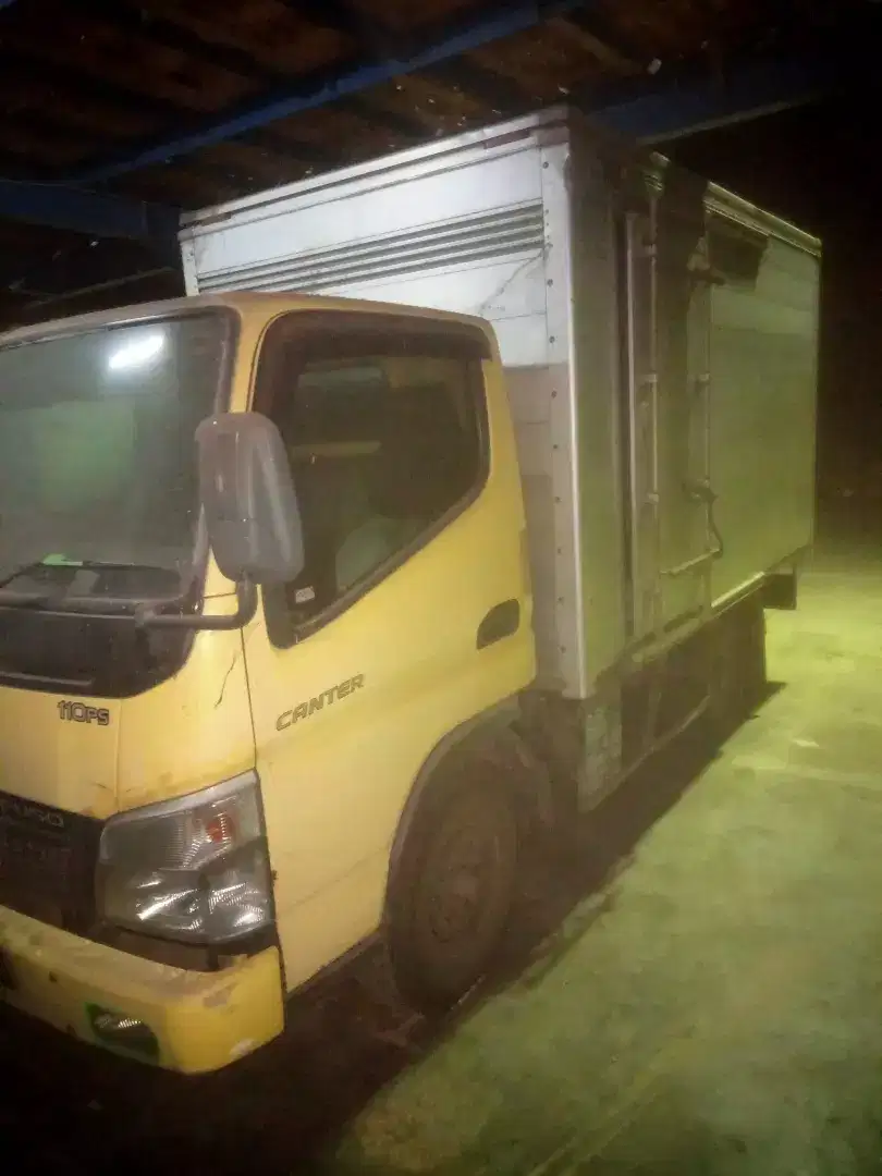 Mitsubishi Canter Box 2010