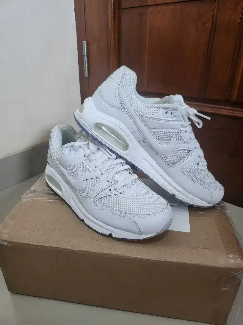 Nike men's Air Max Command triple white size 42,5 baru