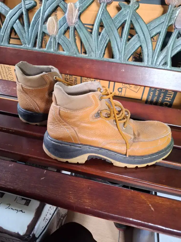Sepatu Safety kulit masih Ok size 42