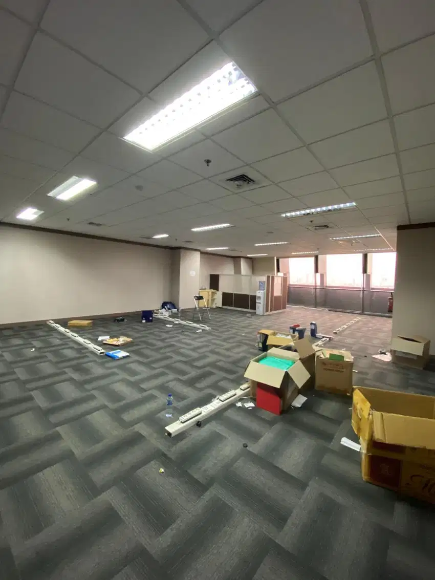 Sewa Kantor Semi Furnish 377 m2 di L'Avenue Ps. Minggu, Hrg Nego