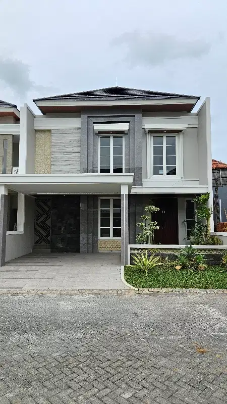 Rumah Mewah Baru Gres Citraland Utama lokasi Depan