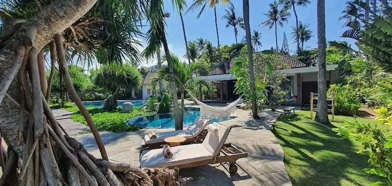 LUXURY VILLA BEACHFRONT AT CANDIDASA BALI FOR SALE