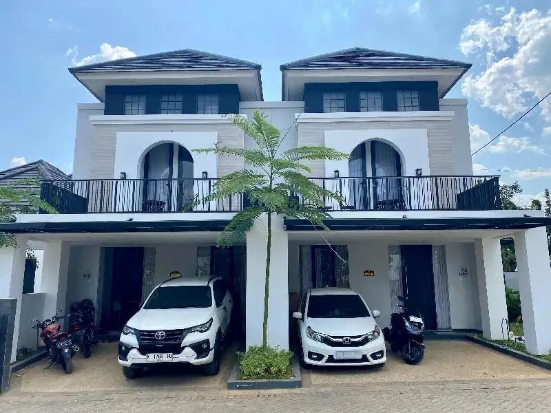 Rumah baru 2 lantai de villa garden Banyumanik kota Semarang