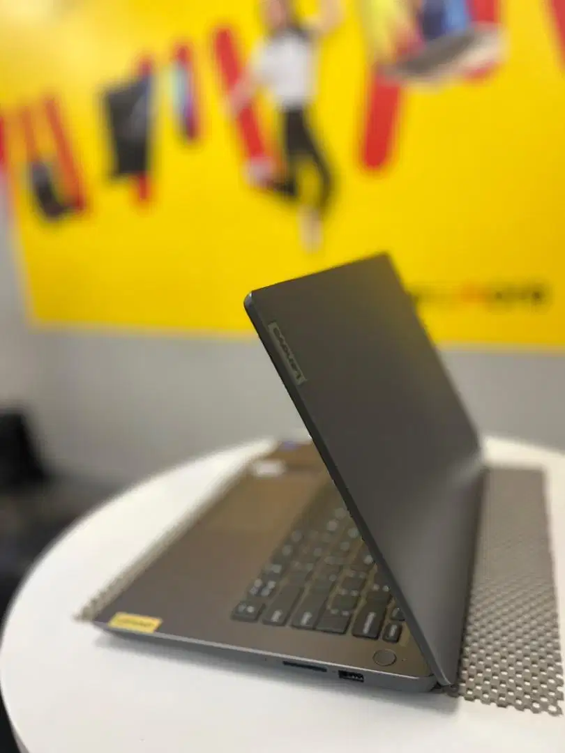 Laptop lenovo hanya 6juta aja i3