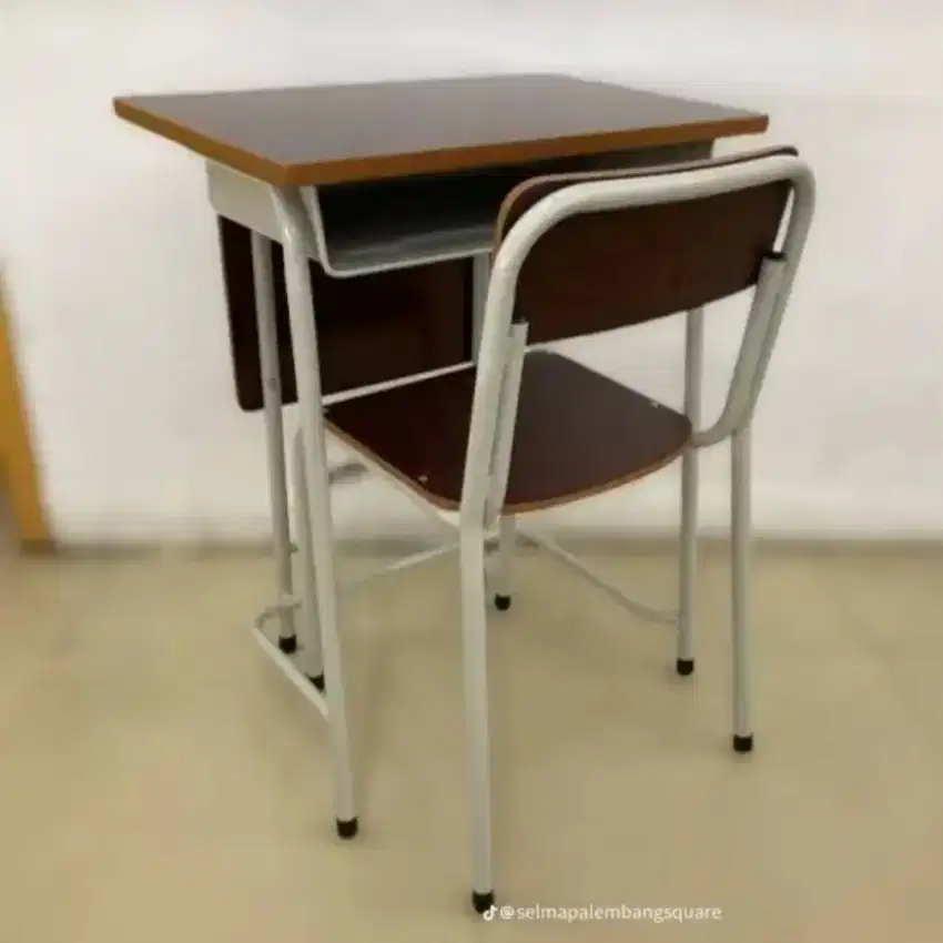 Set meja kursi sekolah akhir tahun promo