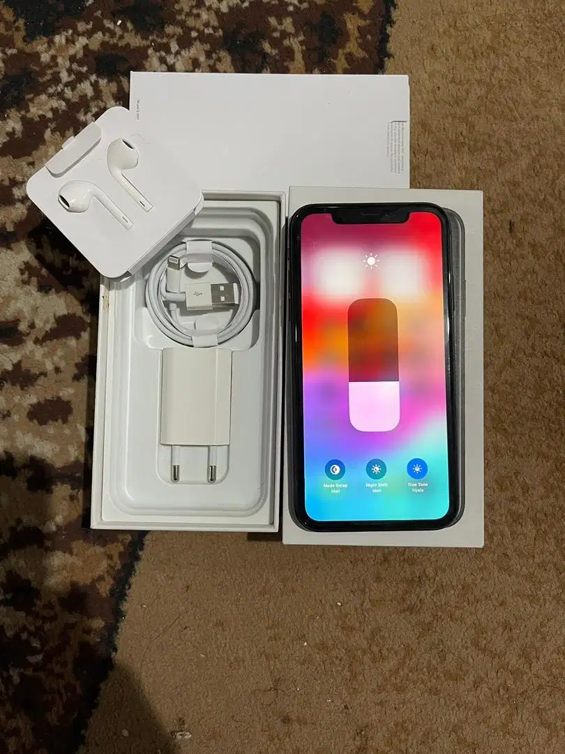 Dijual Iphone Xr Black 128GB Lengkap All operator Terdaftar