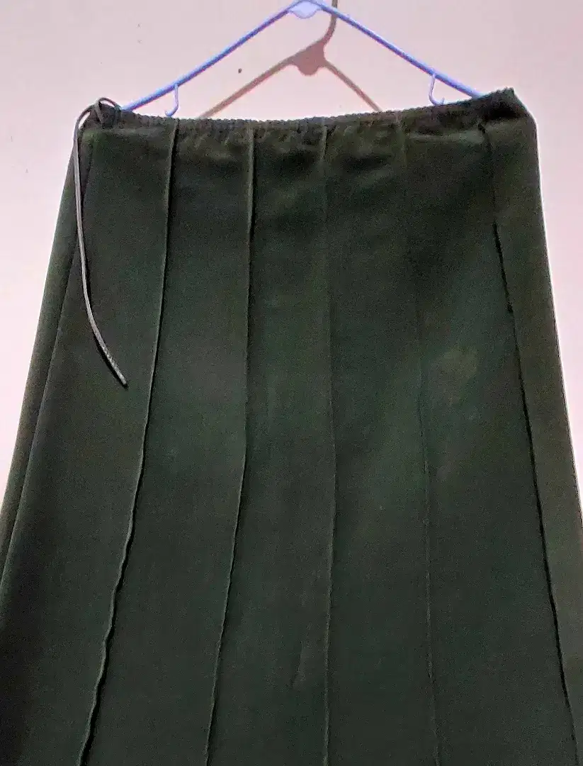 Rok hijau panjang bahan suede size S fit M
