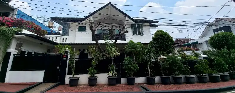 DIJUAL RUMAH HOEK SIAP HUNI LT 332m2 / LB 250m2