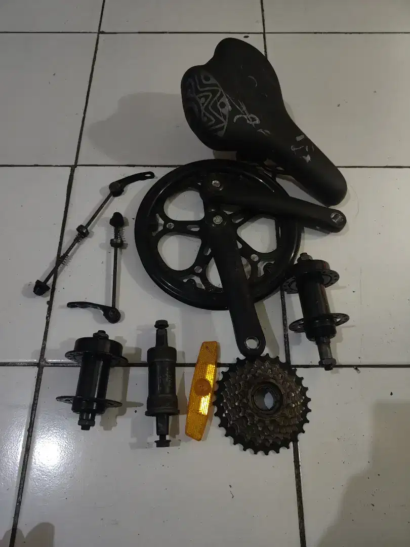 Kelengkapan / sparepart / accessories sepeda lipat element police btw