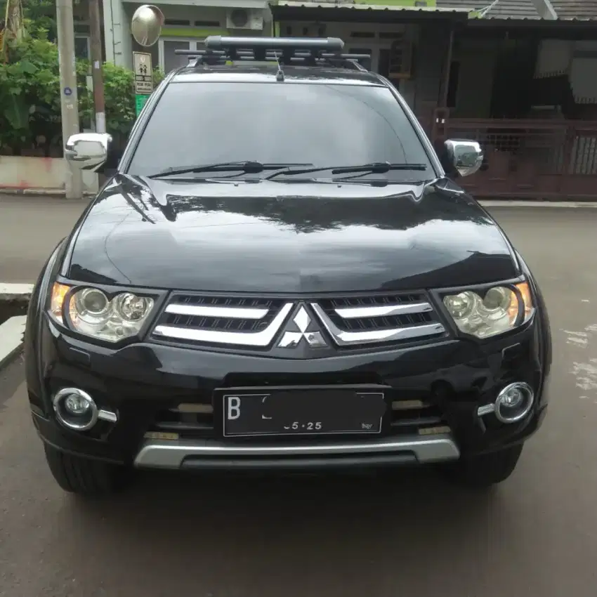 Mitsubishi Pajero Sport Dakkar VGT Diesel AT Th 2015 Good Condition