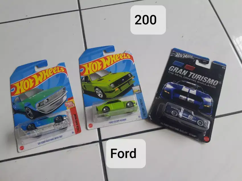 Paketan Hot Wheels Ford Escort, Ford Mustang Shelby, Ford Boss, isi 3