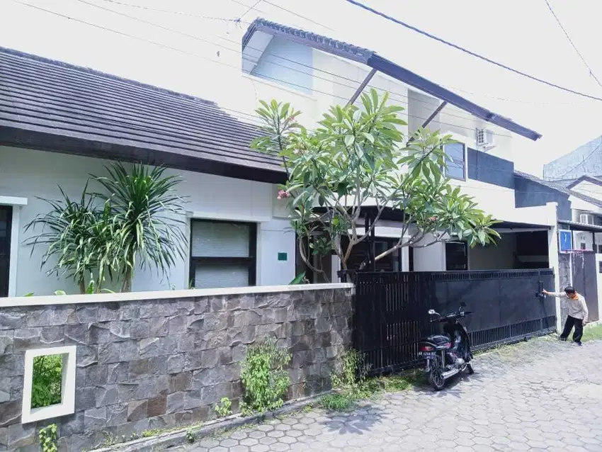 Rumah 2lt semi furnish di Maguwoharjo Sleman