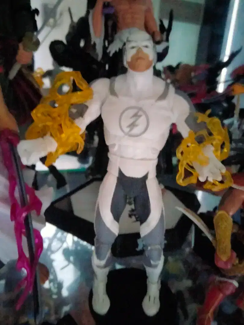 Action Figure tinggi 28 cm