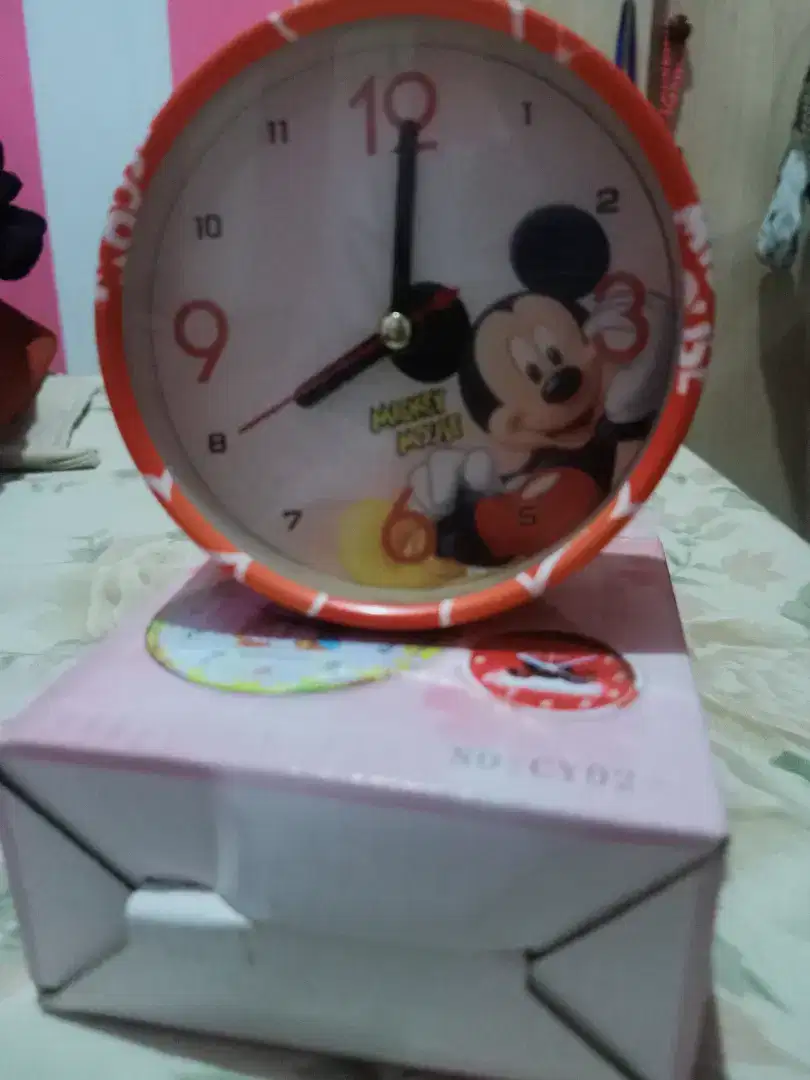 Jam weker micky merah