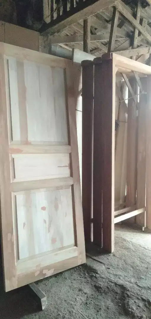 Ud cahaya murni jual beli kayu bekas dan menerima pemsanan kusen pintu
