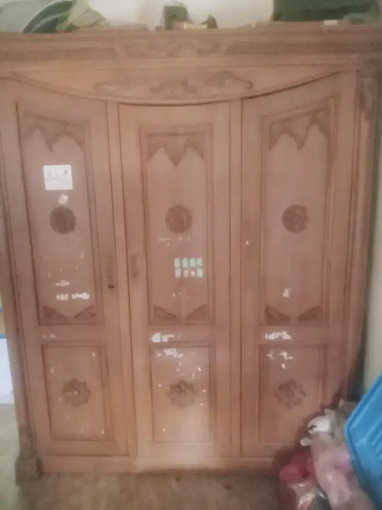 Lemari pakaian kayu jati 3 pintu