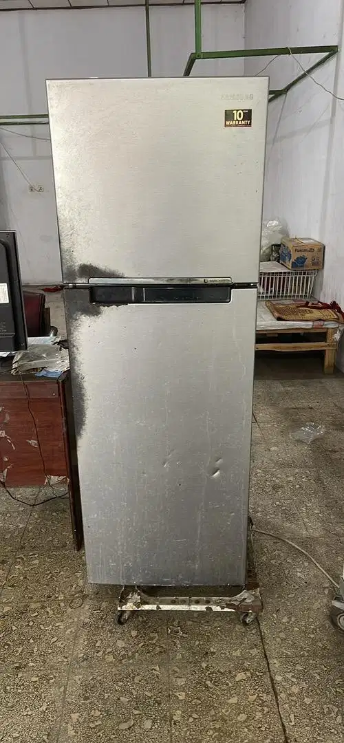 Di jual kulkas frizzer samsung 2 pintu