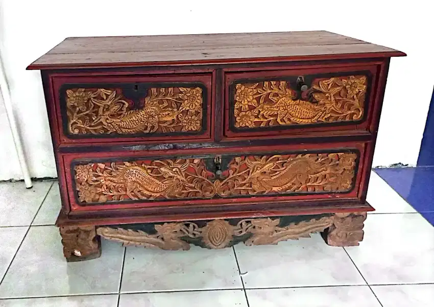 Meja hias ukir kayu (gotekan)