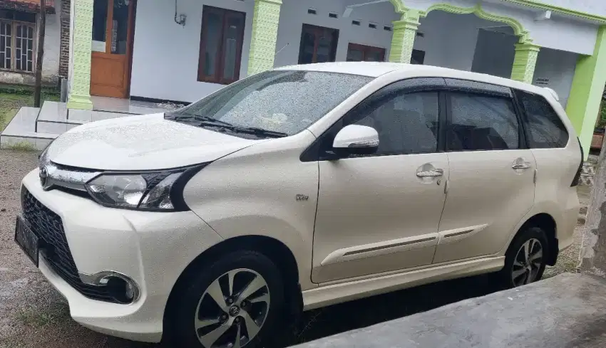 TOYOTA AVANZA VELOZ 1.5  2015