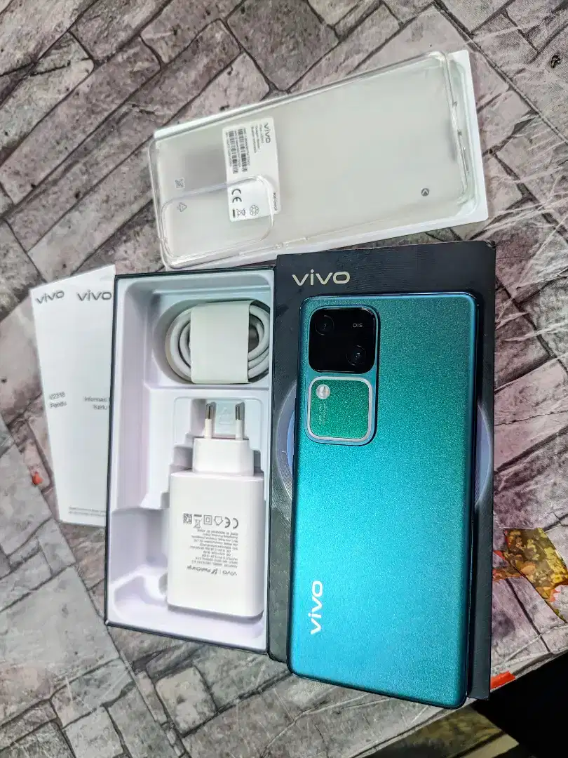 Vivo V30 5G 8+8/256gb komplit ori mulus garansi panjang