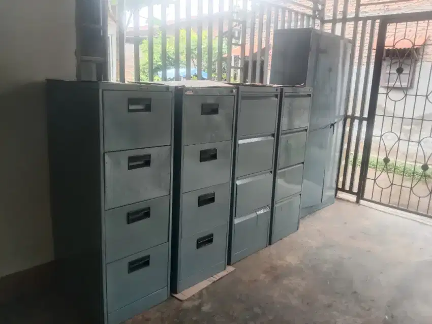 Filing cabinet dan lemari dijual Hrg 700 rb