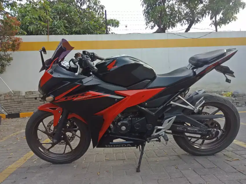 Honda CBR 2017 Hitam Merah