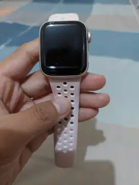 Apple Watch SE Gen 2, Starlight, 40mm