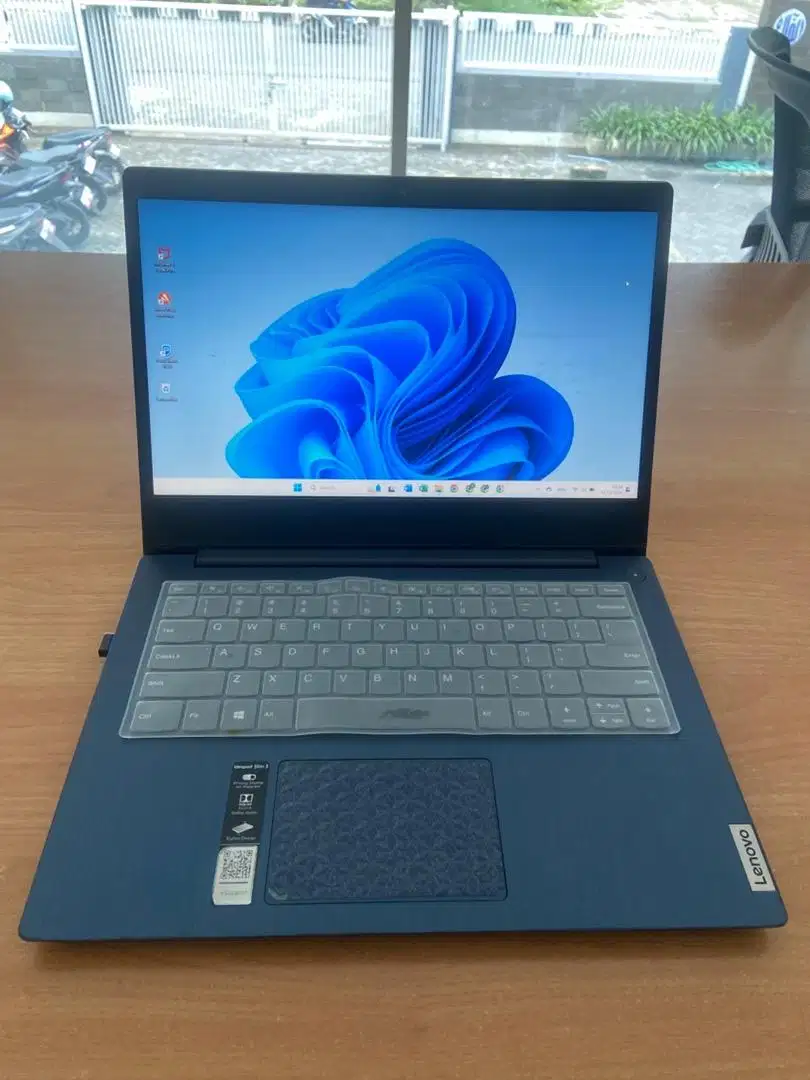 Laptop Lenovo Idepad Slim 3, Processor	AMD 3020e with Radeon Graphics