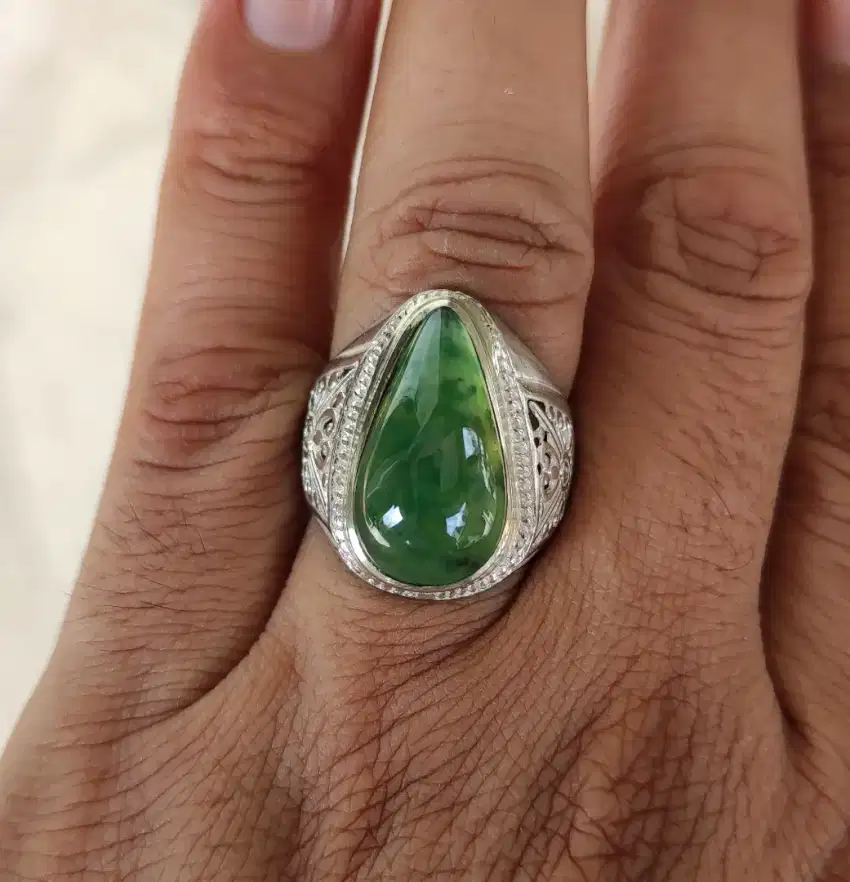 Natural Idocrase Lumut Super Emerald