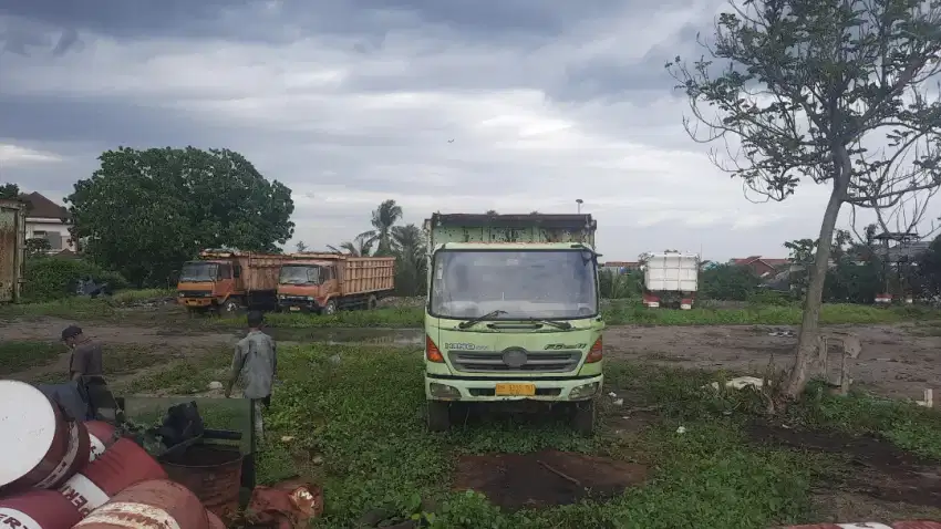 Hino lohan 235 ti. typ dump truck