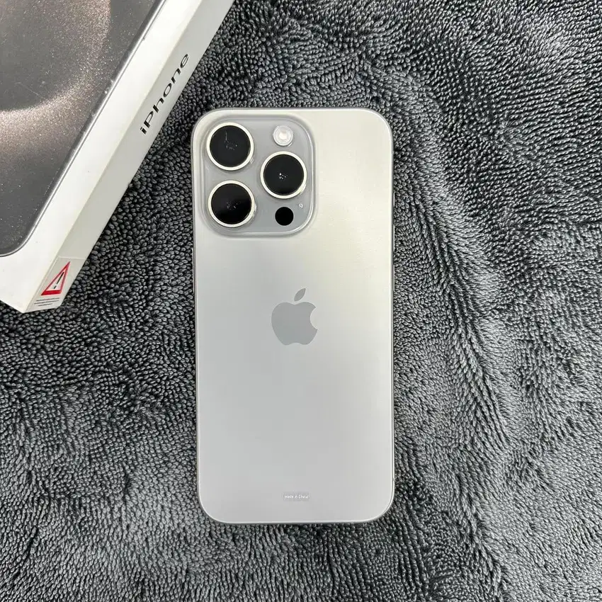 iPhone 15 Pro 256GB Natural Titanium iBox Garansi 11 Bulan Lebih