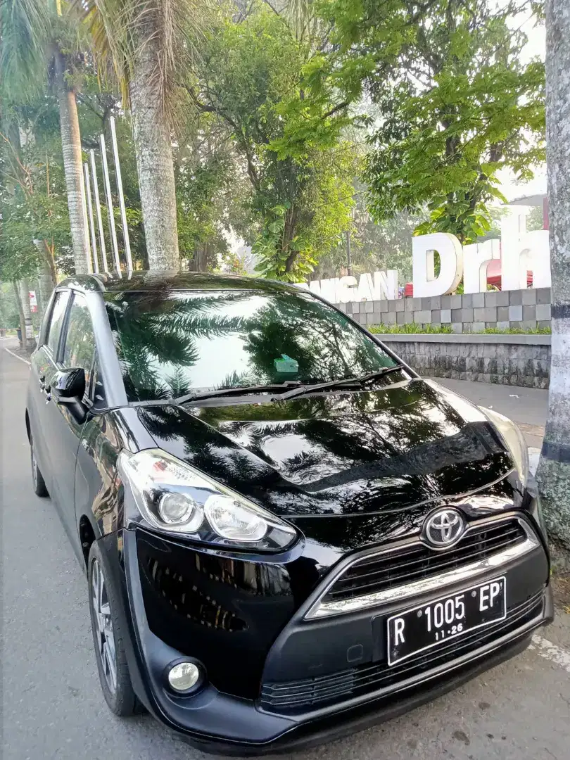 Toyota sienta tipe V AT 2016